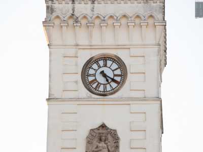 ...e dall�orologio circolare